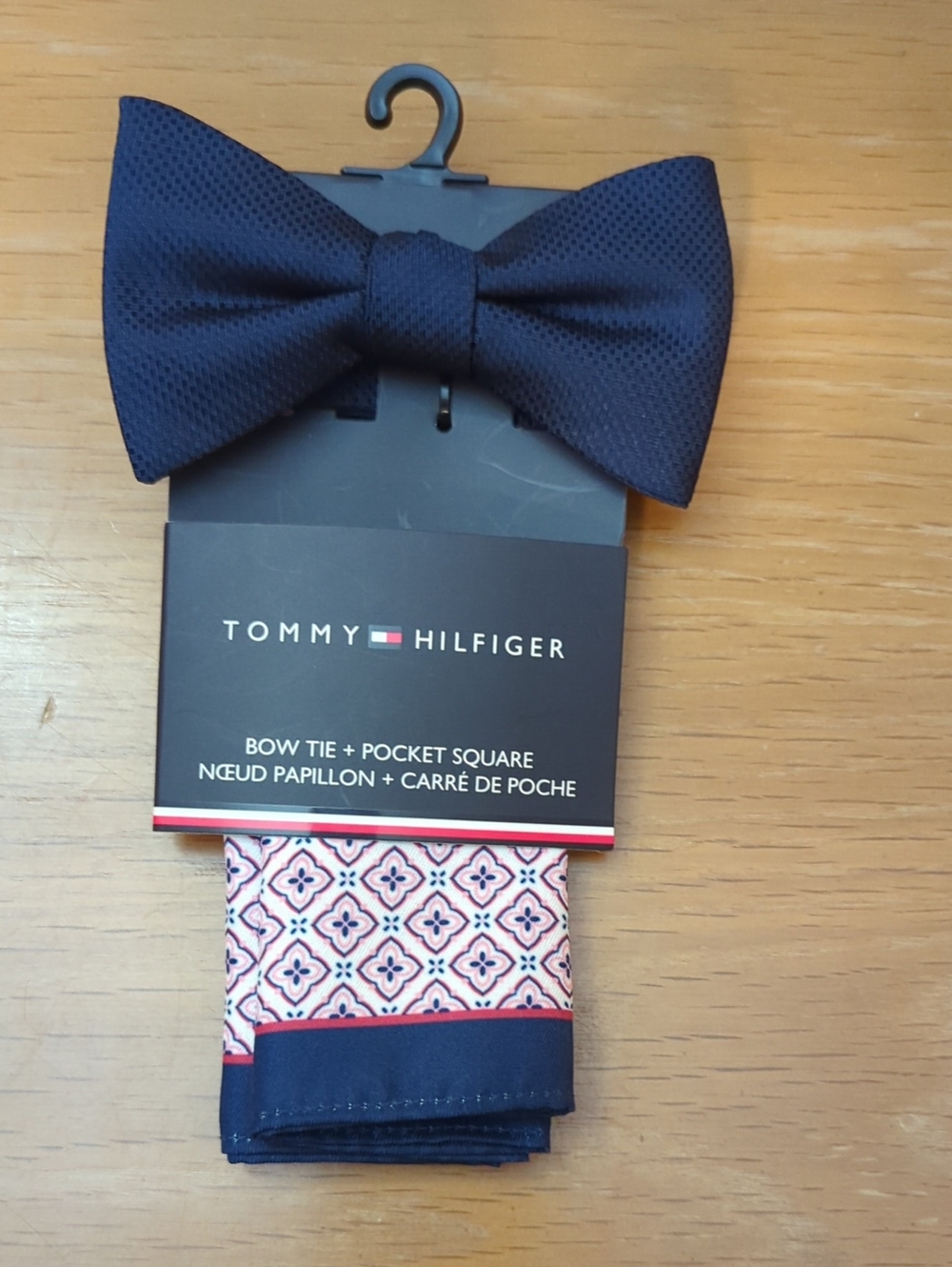 Tommy Hilfiger Navy Bow Tie with Patterned Pocket Square NEW